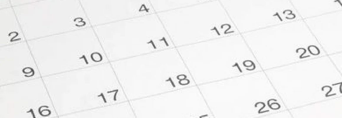 Ein Kalenderblatt mit Tagen und Daten.